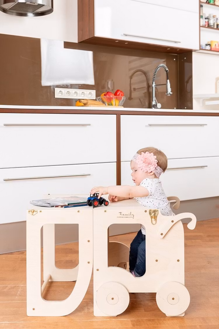 Kökspall för småbarn / bord och pall allt i ett