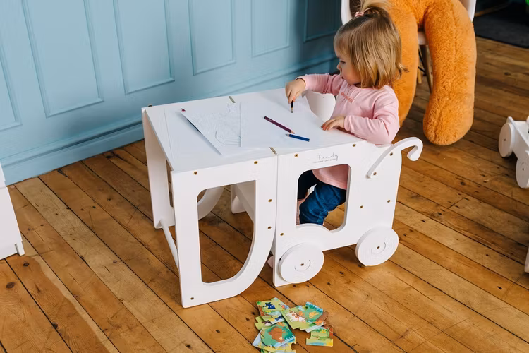 Kökspall för småbarn / bord och pall allt i ett