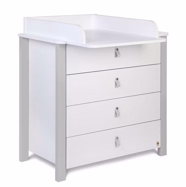 Spjälsäng och garderob och byrå.SKYGREY . Se bilder