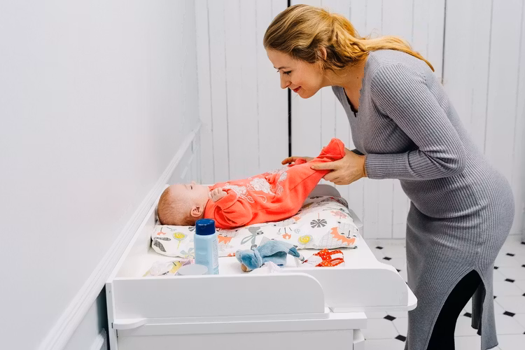 Skötbordsskiva till byrå