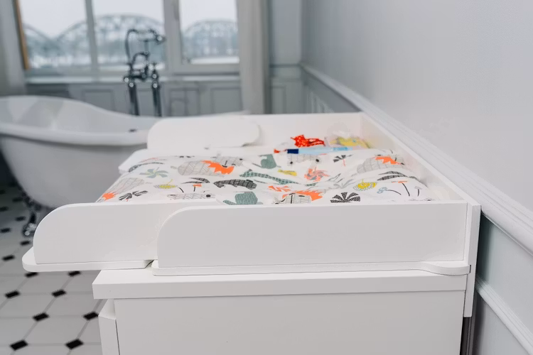 Skötbordsskiva till byrå