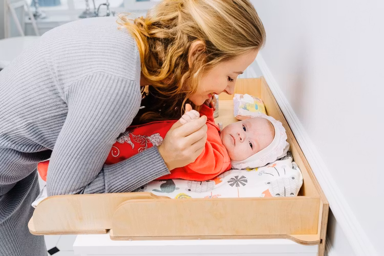 Skötbordsskiva till byrå