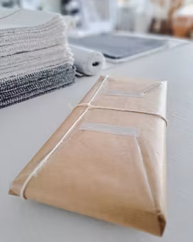 Brunt presentpapper