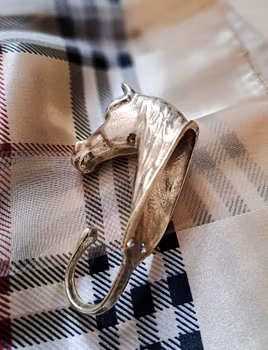 Krok i mässing Häst