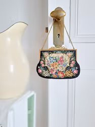 Väska med Petit Pointbroderi