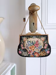 Väska med Petit Pointbroderi