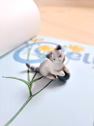 Miniatyrfigur Lekande kattunge, Metzler & Ortloff