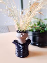 Blomsterflicka av Aimo Nietosvuori, Jie Gantofta