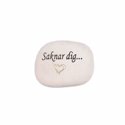 Natursten med texten "Saknar dig"