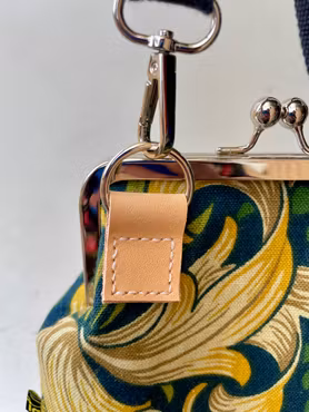 Väska "Aster" med börsknäppe