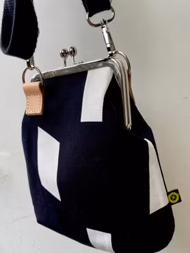 Väska "Aster" med börsknäppe