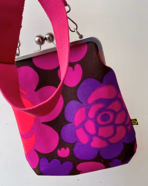 Väska "Gerbera" med börsknäppe