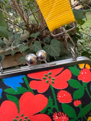 Väska "Gerbera" med börsknäppe