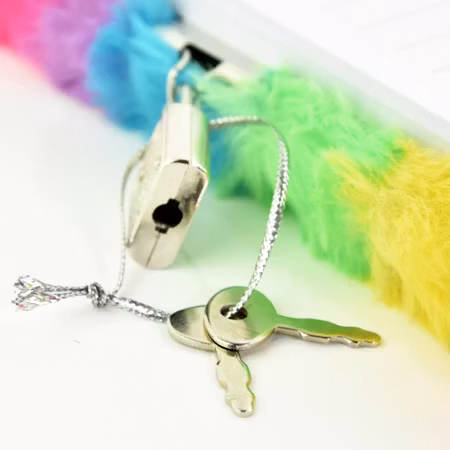Fluffig dagbok med lås - Diary fluffy w lock