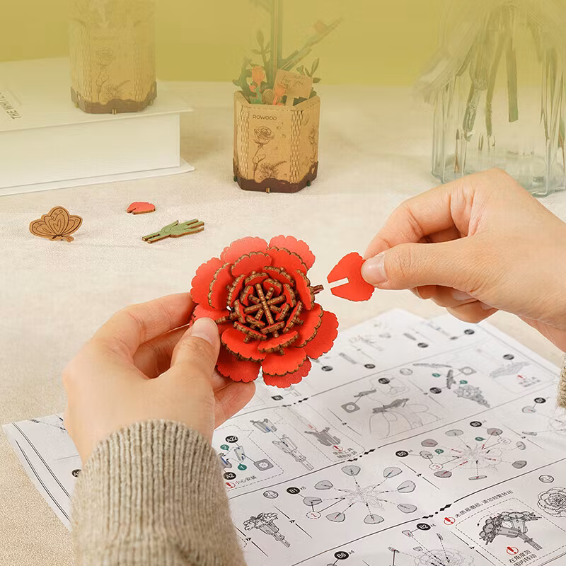 Red Carnation Robotime-Rowood TW052