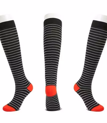 Stödstrumpor Black and red with stripes Nr 54