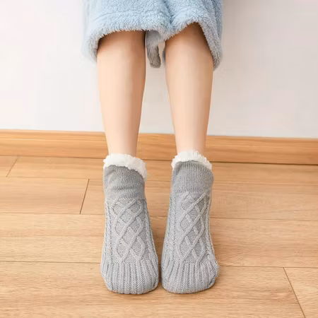 Varma sockor med halkskydd