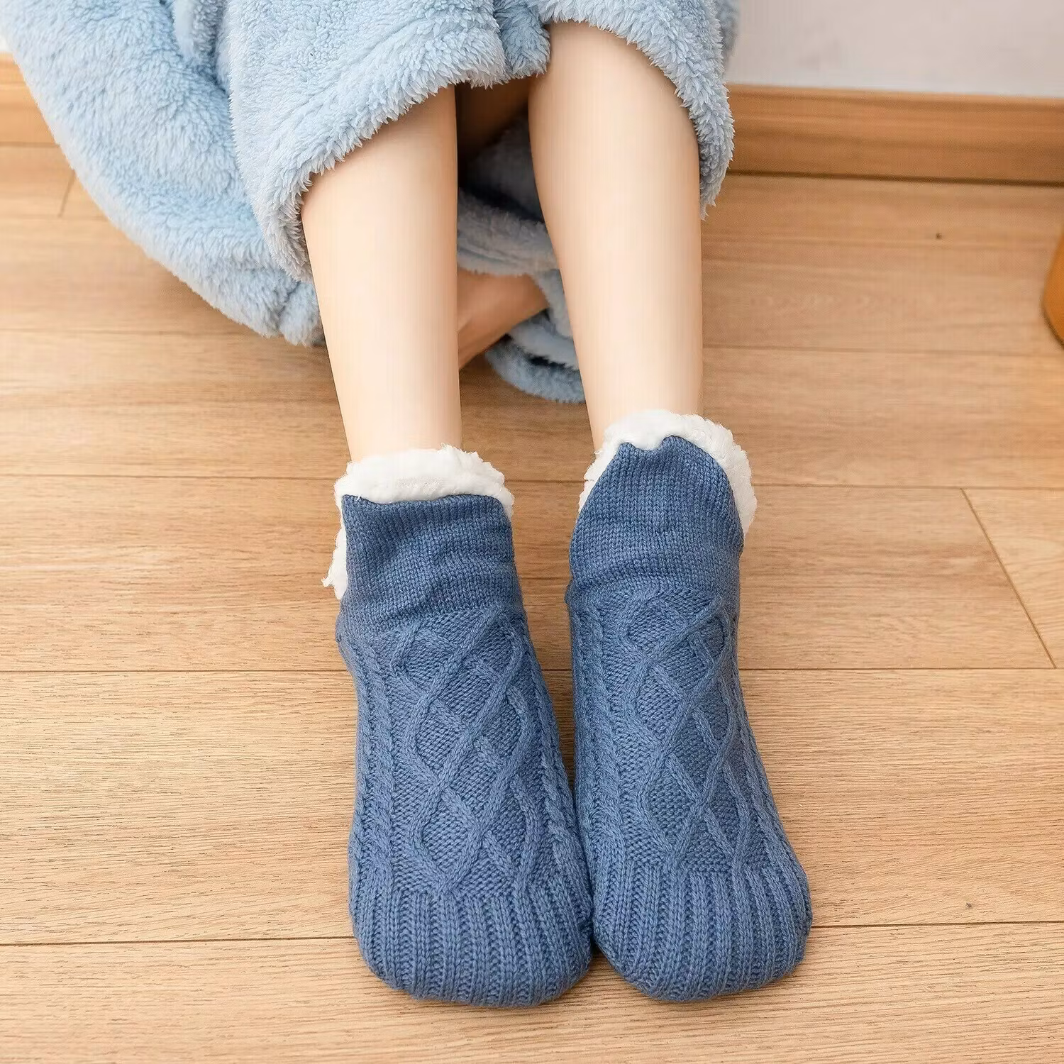 Varma sockor med halksydd