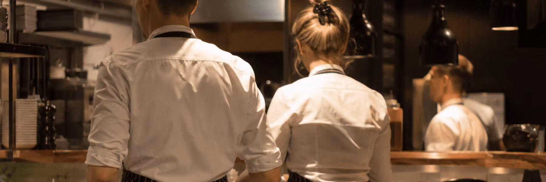Arbetskläder för restaurang – så väljer du rätt till personalen