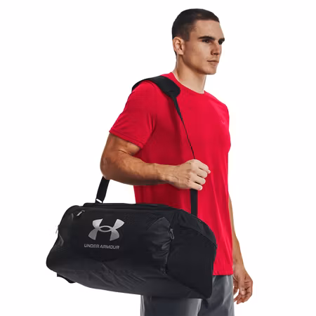 Svart träningsväska 40 L med skofack och axelrem | Under Armour