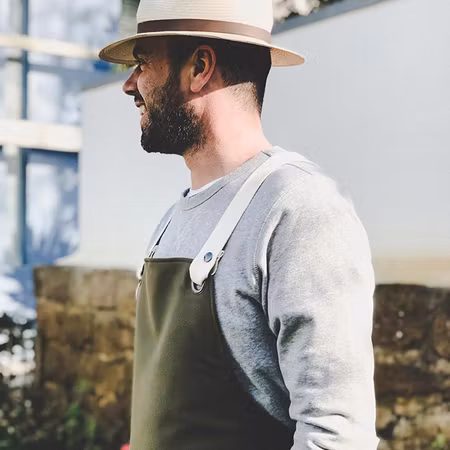 Skogsgrönt förkläde i veganskt läder för kock och servering | Yako&Co