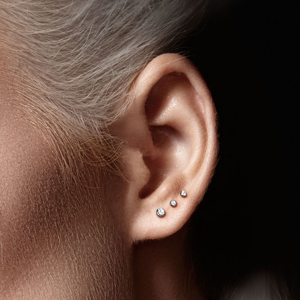 Threadless labret i 316L kirurgiskt stål 1.2mm med crystalkula