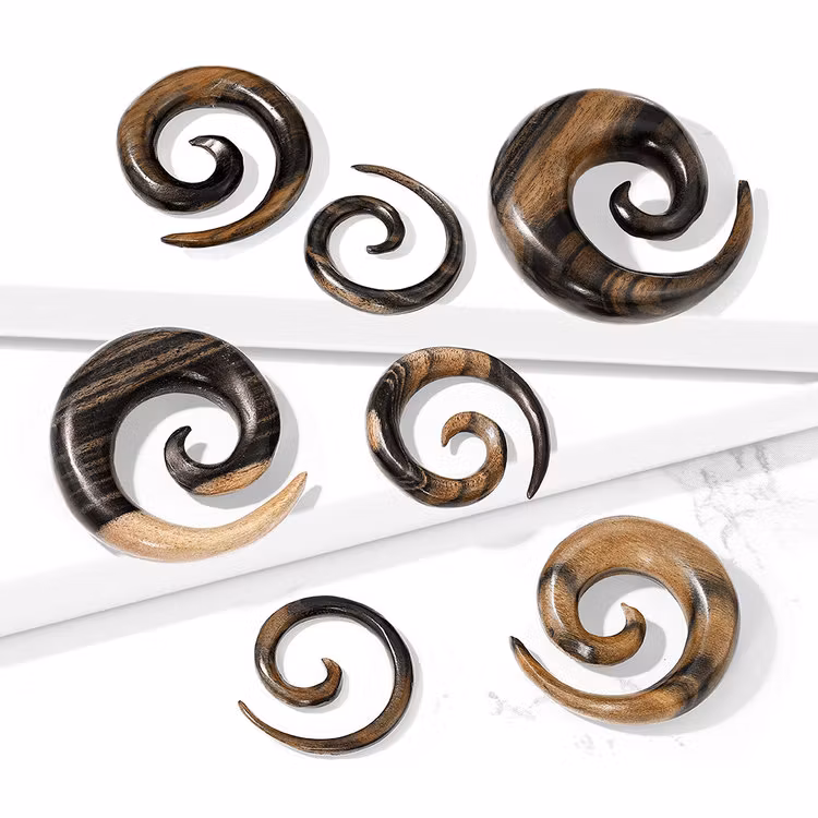 Ebony wood Töjspiral i trä med ränder