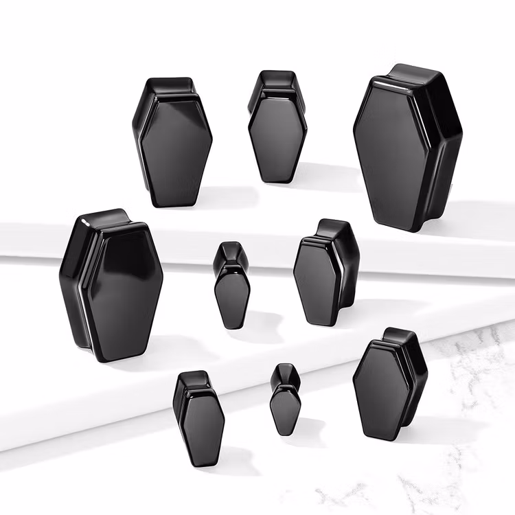 Stenplugg "kista" i svart obsidian