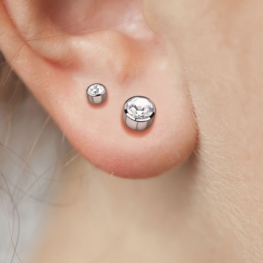 Örhänge i titanium med klar cubic zirconia (par)