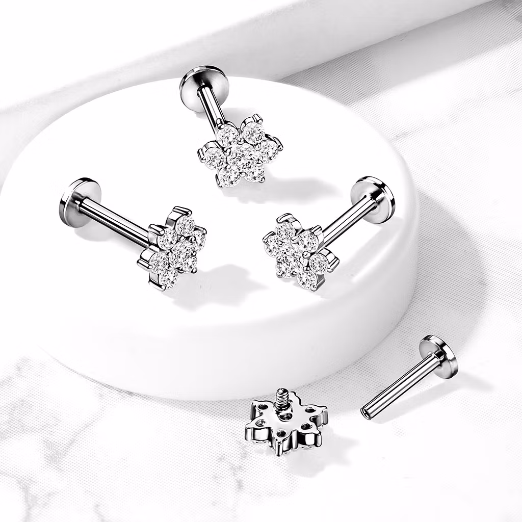 Labret med crystalklädd blomma