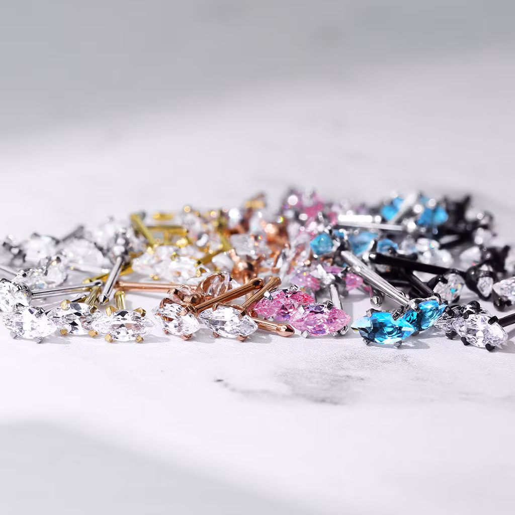 Nässmycke "nose bone" med navettslipad cubic zirconia