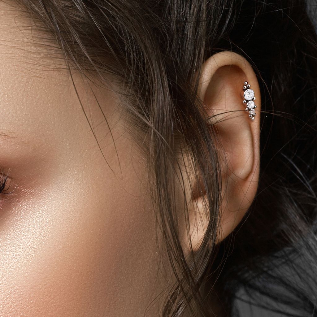 Labret i titanium 1.2mm - Bollkluster med 3st cubic zirconia i olika storlekar
