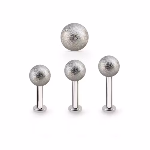 Tragus labret 1.2mm med extra liten platta och 5mm frostad kula