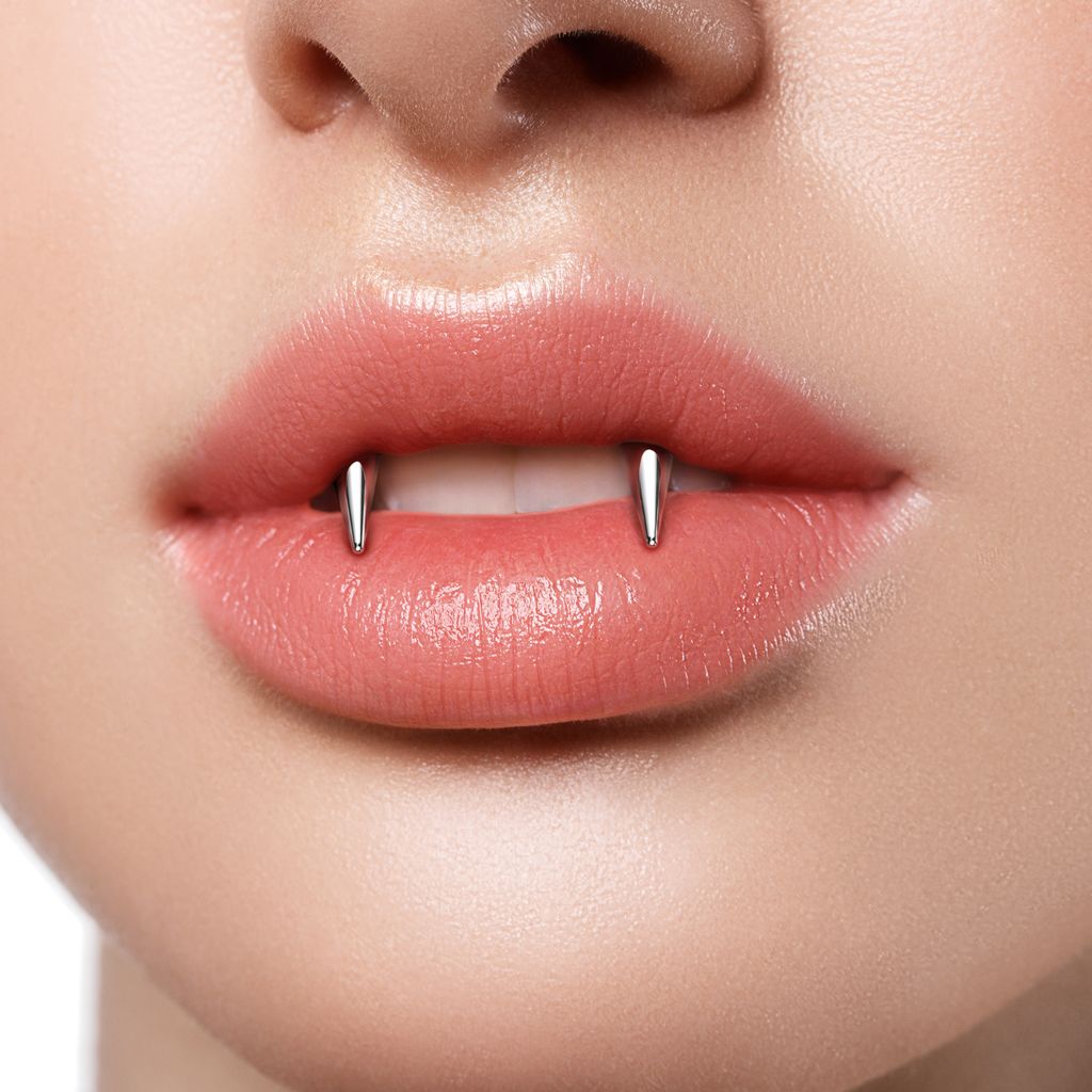 Smiley piercing - vampyrtänder