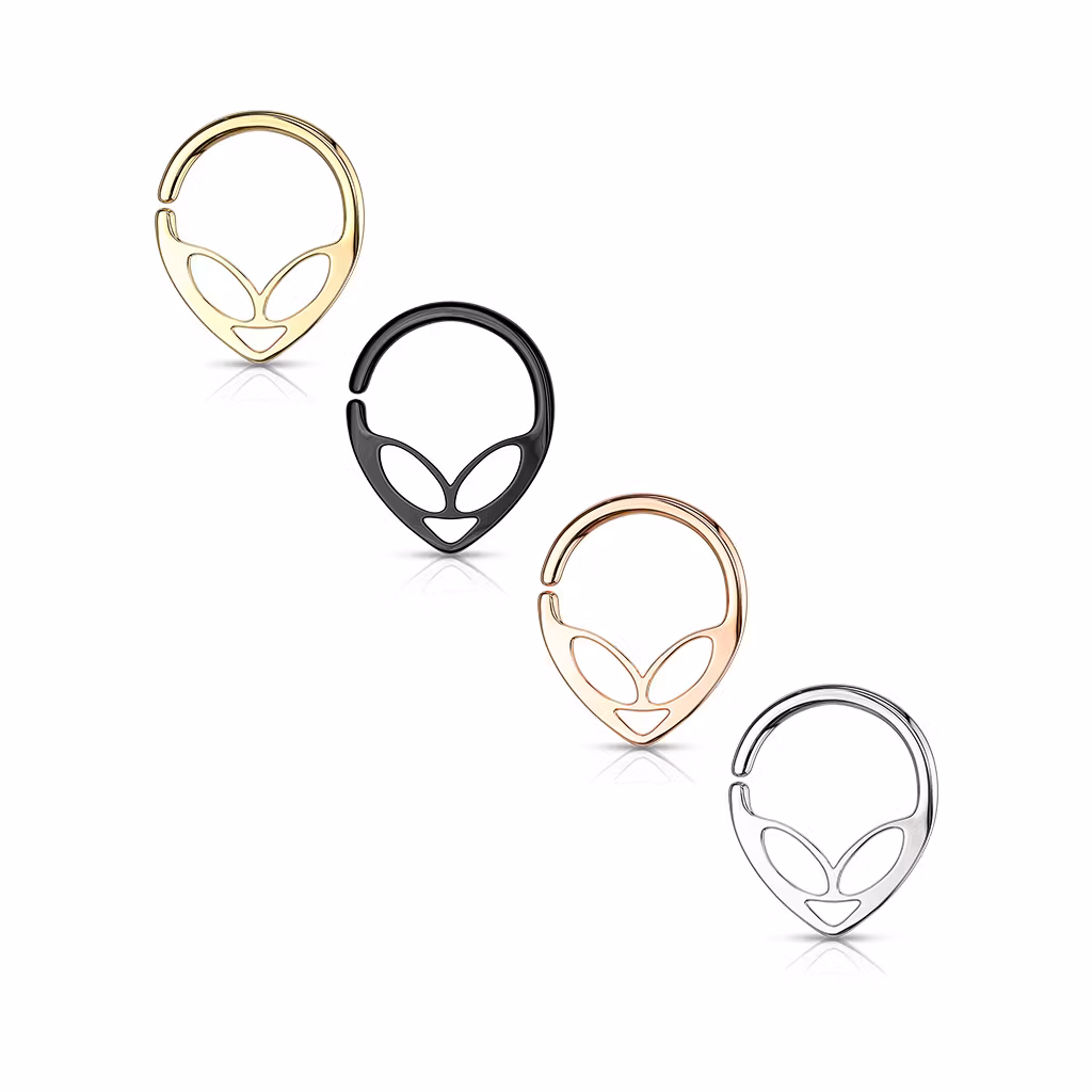 Ring / smycke i kirurgiskt stål med alien