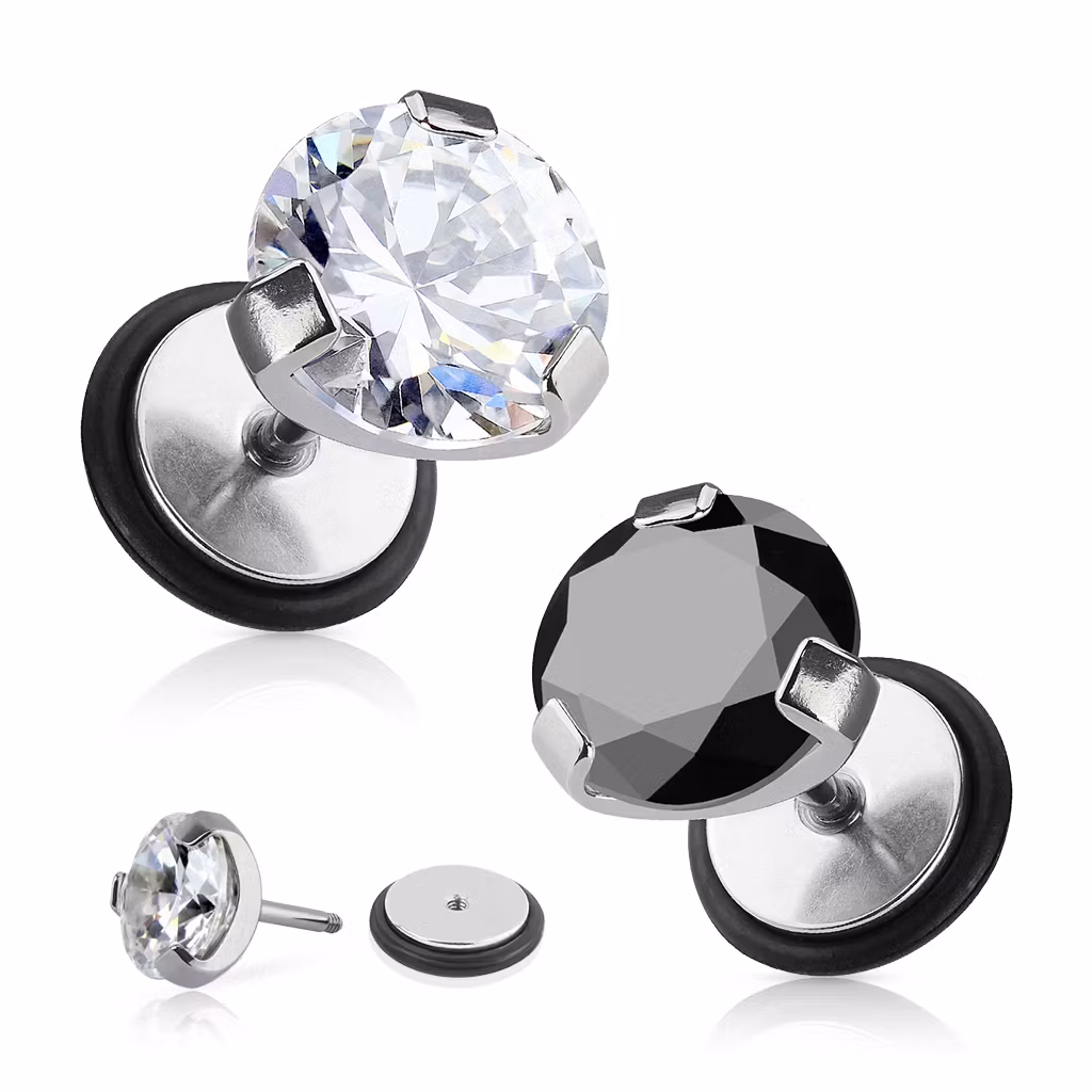 Fakeplugg med kloinfattad stor cubic zirconia