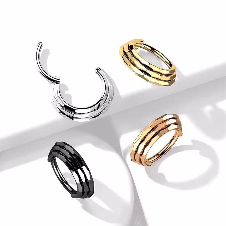 Segmentring i titanium 1.2mm med 3st ringar med fasettslipad kant