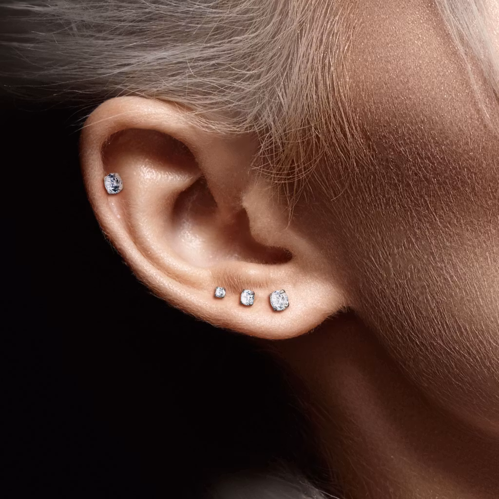 Titanium threadless labret 0.8mm med klar "prong-set" cubic zirconia topp