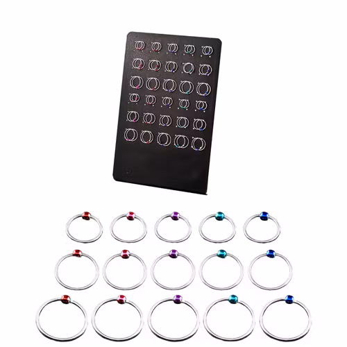 Display med 60st sömlösa ringar i 925-silver