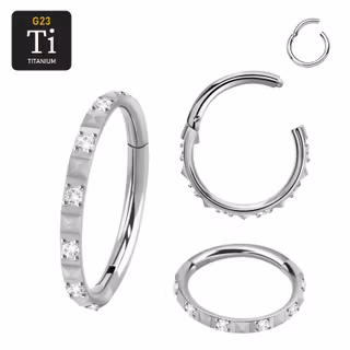 Segmentring 1.2mm i titanium med gångjärn och pyramidslipad front mellan klar cubic zirconia