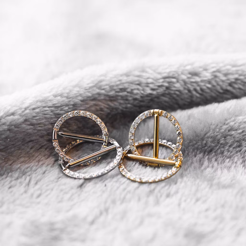 Titanium bröstsmycke - rund nipple clicker med cubic zirconia