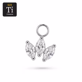 Hänge i titan med tre navettslipade CZ – Charm / Add-on till ringar & smycken