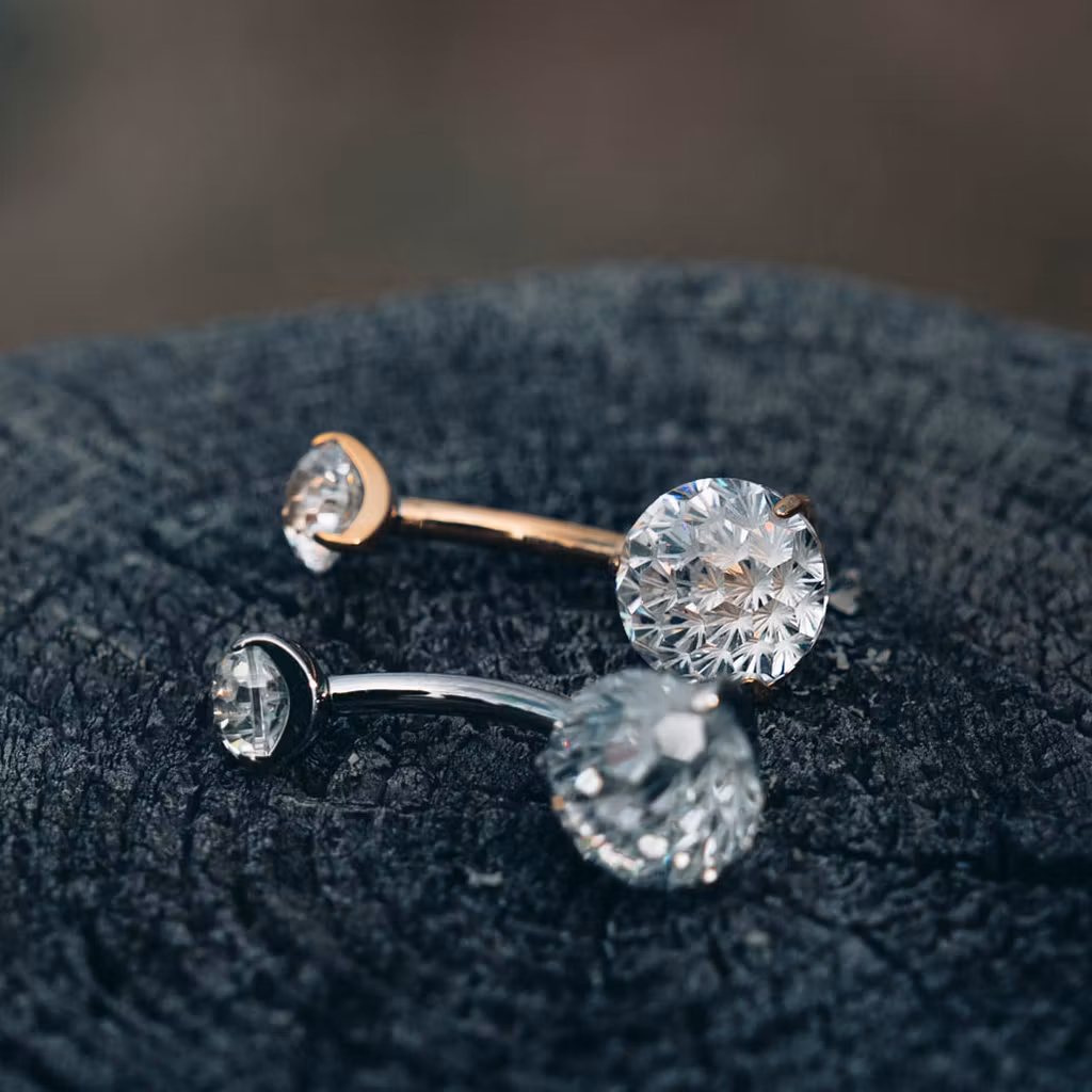 "Fireworks" Titanium Banana invändigt gängad 1.6mm med fireworks CZ