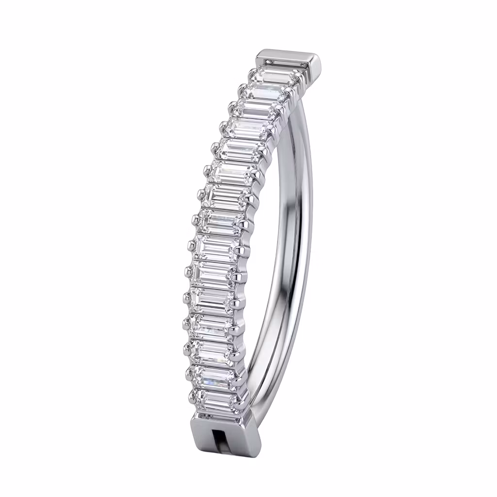 Titanium navelsmycke med rad av baguetteslipade cubic zirconia - unik design