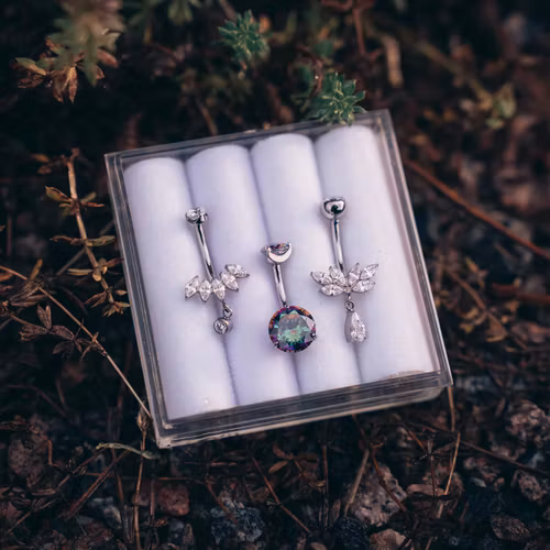 Navelpiercing 3-pack i titan – Shimmer Collection (8mm) + Förvaringsask