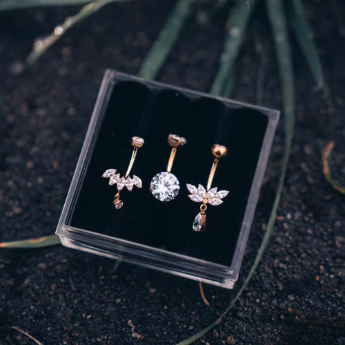 Navelpiercing 3-pack i titan – Glam Collection (8mm) + Förvaringsask