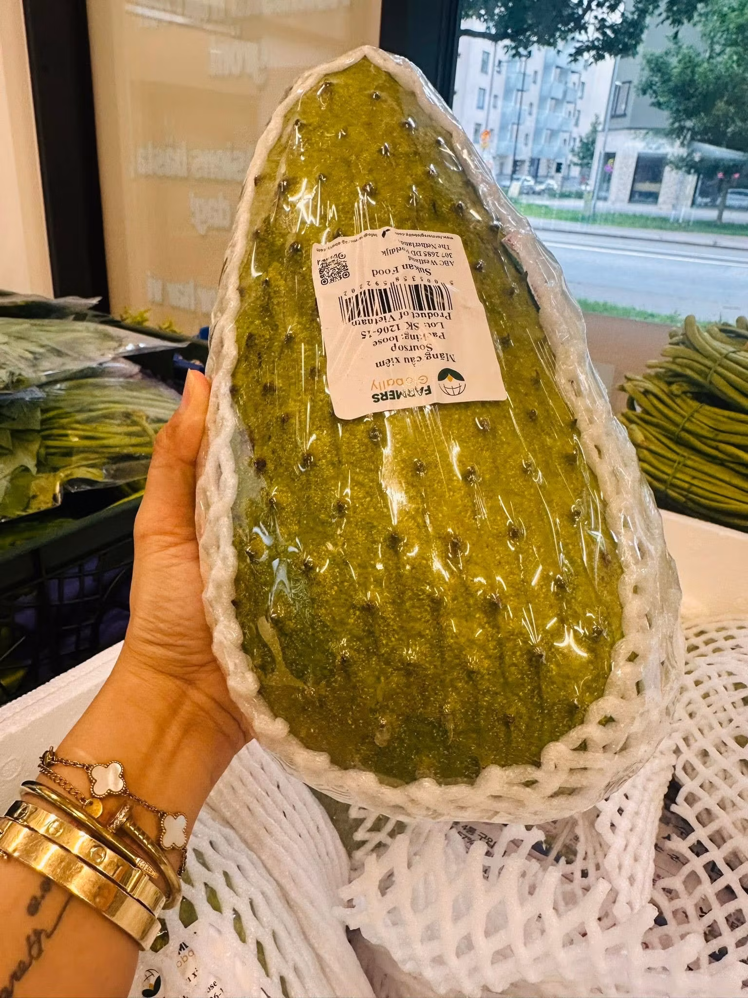Guyabano 269 per kg Pls contact us before ordering 0767524399