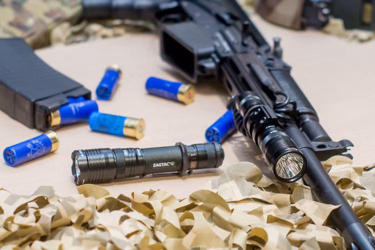 EAGTAC T25LR XHP-35, USB Rechargeable, HD 2000 Lumen Flashlight KIT