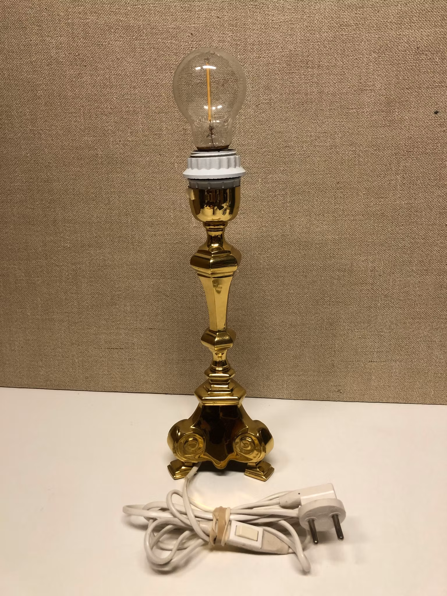 BORDSLAMPA, mässing, barockstil, 1900-talets andra hälft.