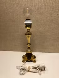 BORDSLAMPA, mässing, barockstil, 1900-talets andra hälft.